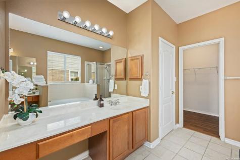 9106 Thomas York San Antonio TX 78251