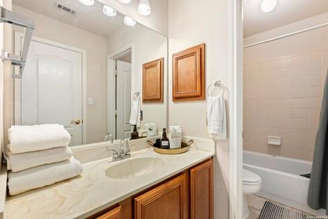 9106 Thomas York San Antonio TX 78251