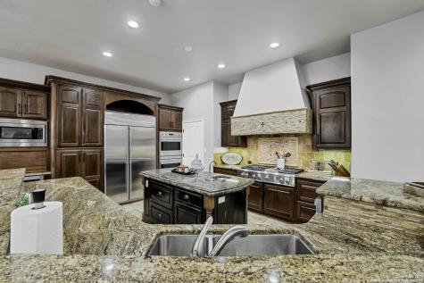514 Woodlake Drive Mcqueeney TX 78123