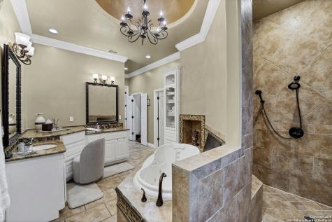 514 Woodlake Drive Mcqueeney TX 78123