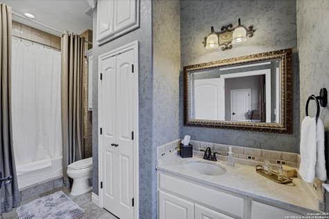 514 Woodlake Drive Mcqueeney TX 78123