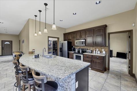514 Woodlake Drive Mcqueeney TX 78123