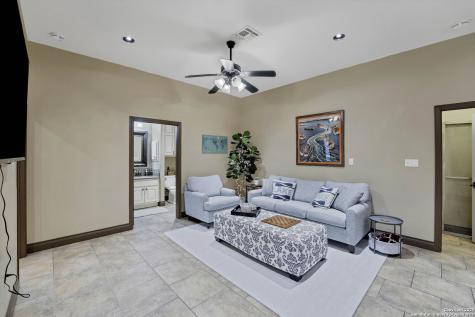 514 Woodlake Drive Mcqueeney TX 78123