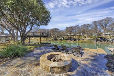 514 Woodlake Drive Mcqueeney TX 78123