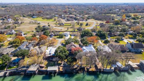 514 Woodlake Drive Mcqueeney TX 78123