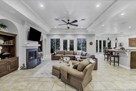 514 Woodlake Drive Mcqueeney TX 78123
