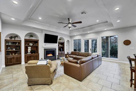 514 Woodlake Drive Mcqueeney TX 78123