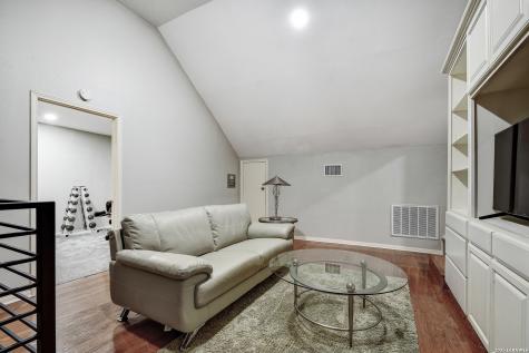 35 S Rue Charles San Antonio TX 78217