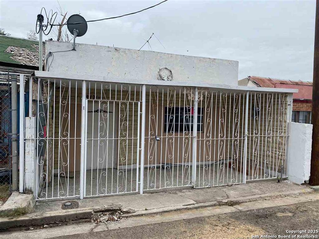 1817 1/2 Lincoln Street Laredo TX 78040