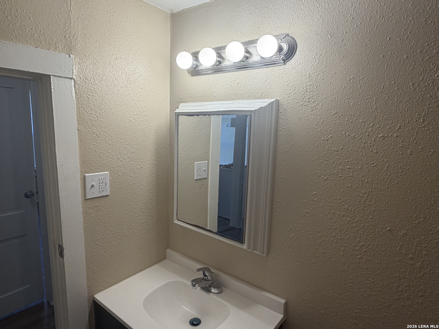 1015 Saint James San Antonio TX 78202