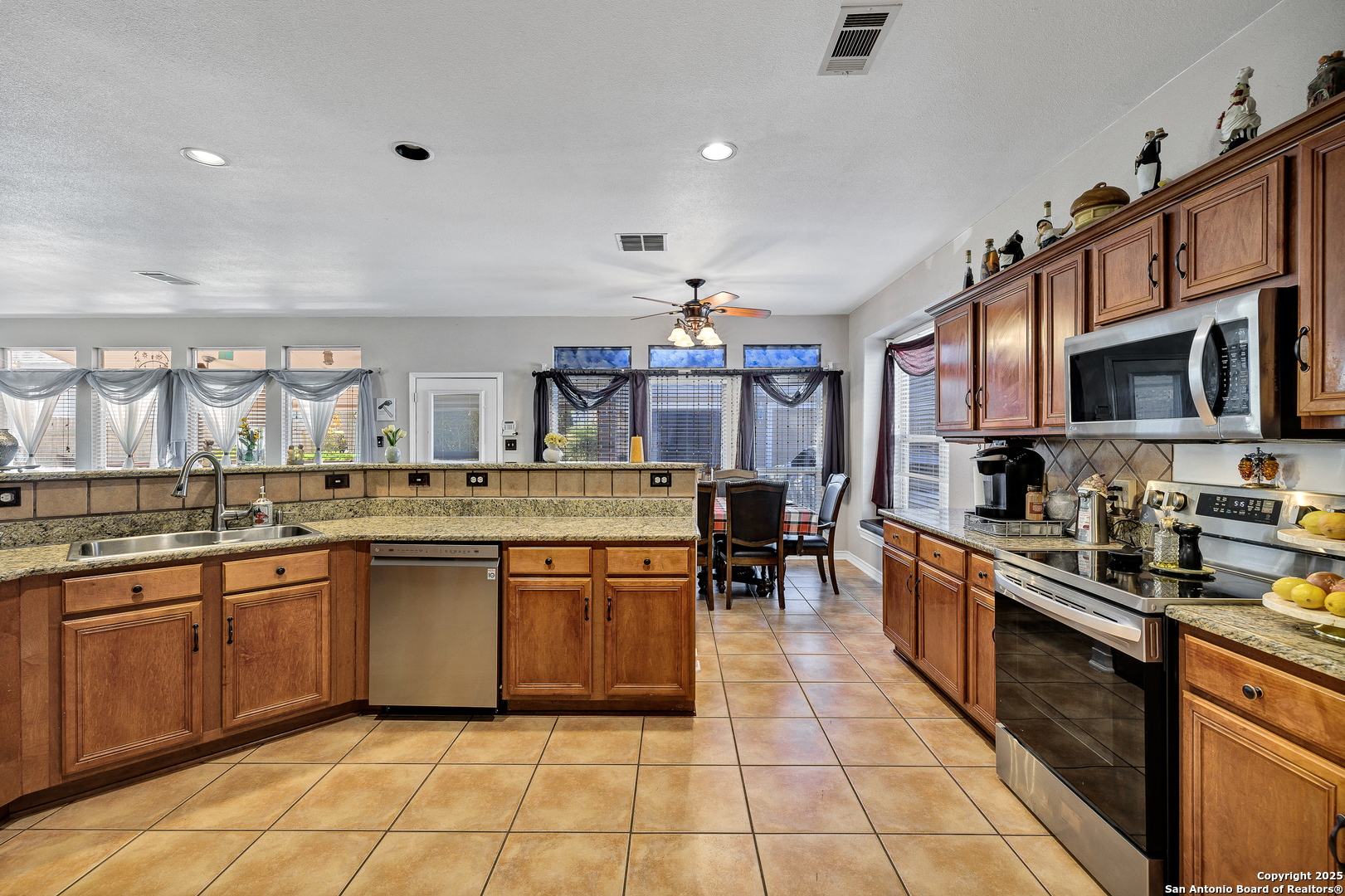 1611 Springhouse San Antonio TX 78251