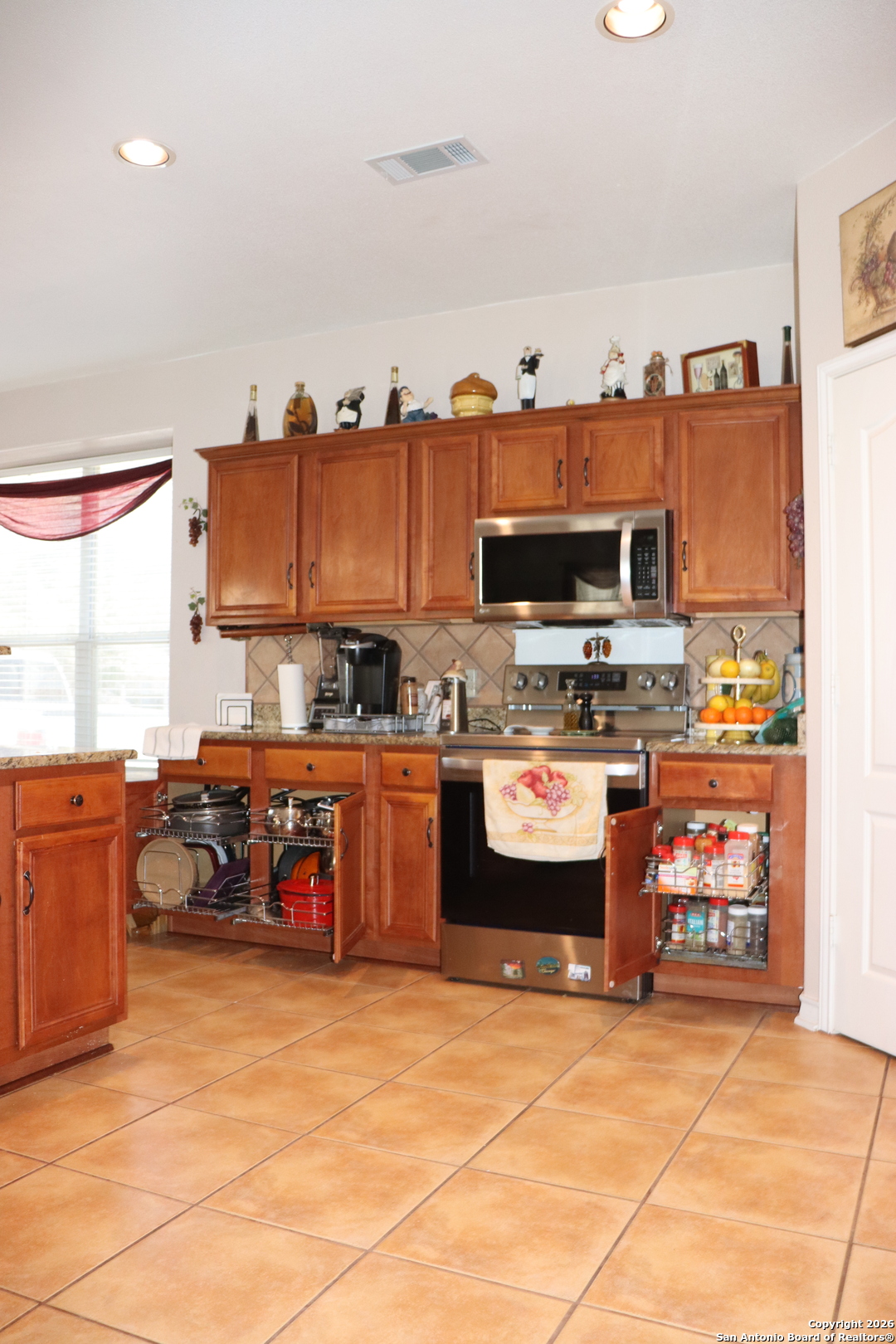 1611 Springhouse San Antonio TX 78251