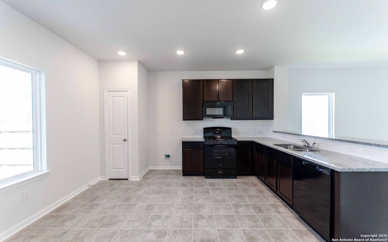 6437 Scooby Acres San Antonio TX 78253