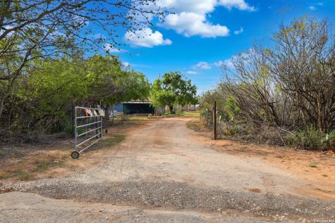 396 County Road 1100 Pearsall TX 78061