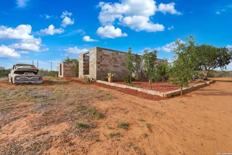 396 County Road 1100 Pearsall TX 78061