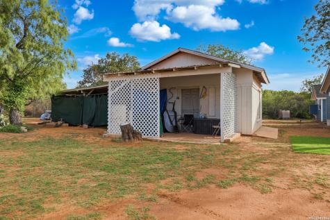 396 County Road 1100 Pearsall TX 78061