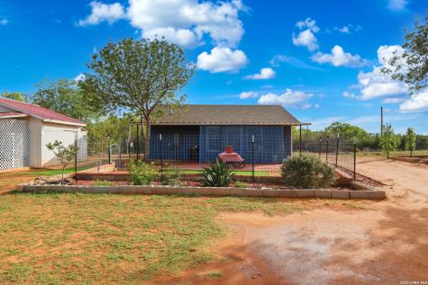 396 County Road 1100 Pearsall TX 78061