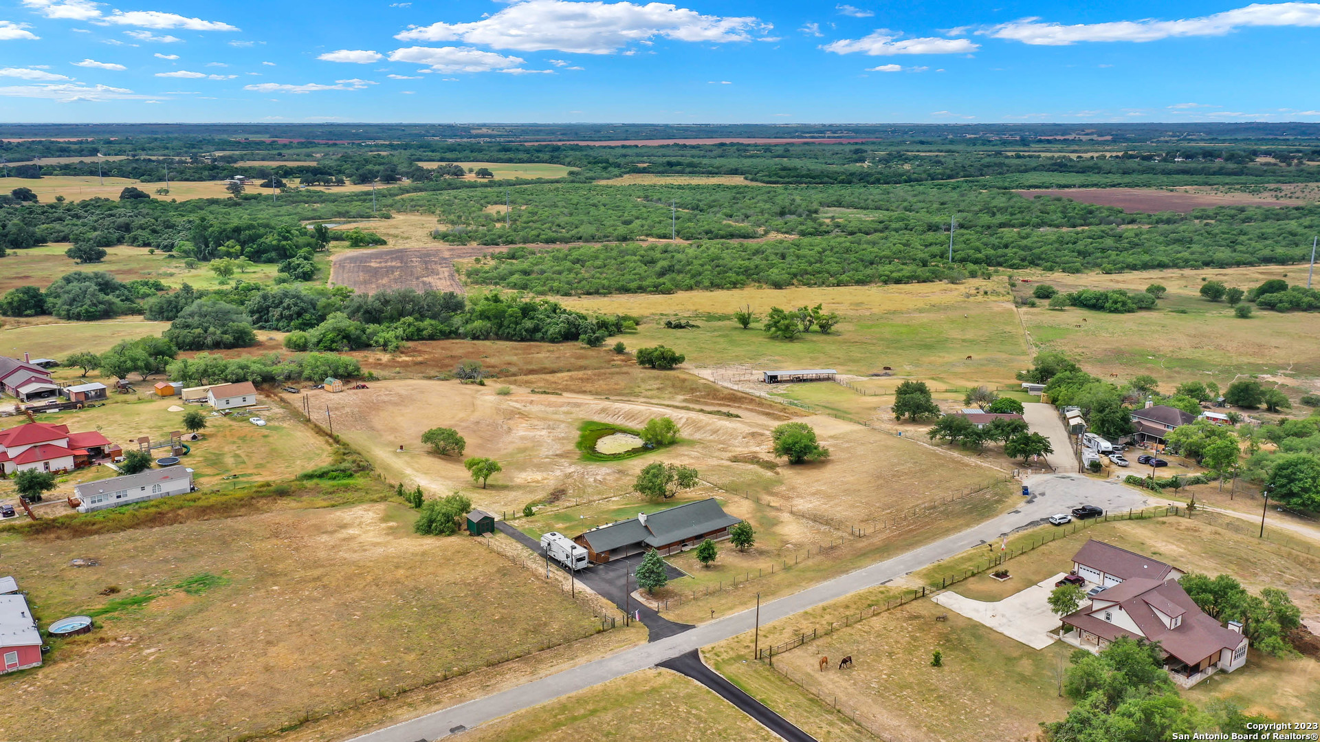 1015 Encino Hills Drive Floresville TX 78114