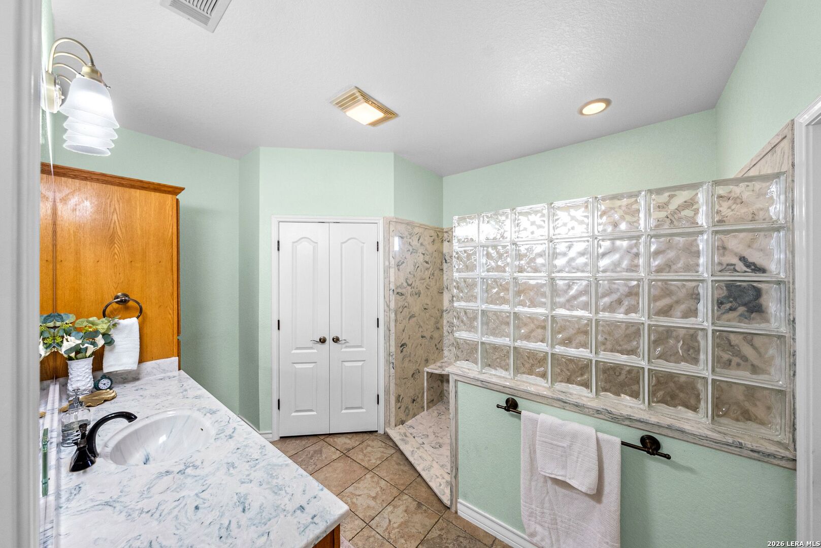 700 Lake Valley Drive La Vernia TX 78121