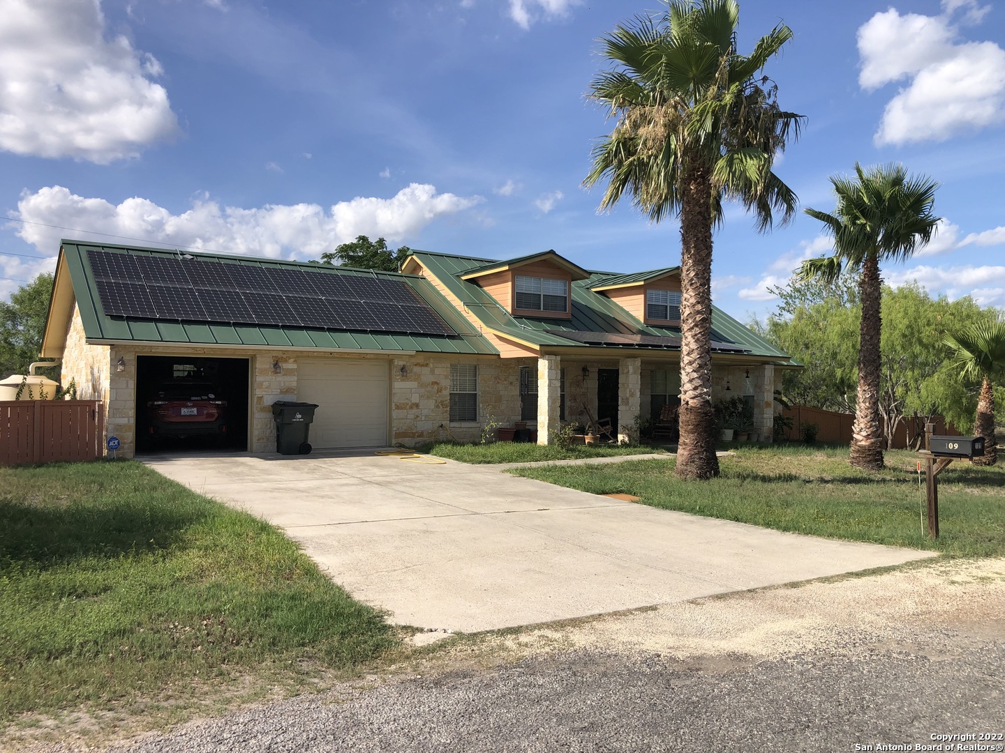 109 Woodhaven Street Kenedy TX 78119