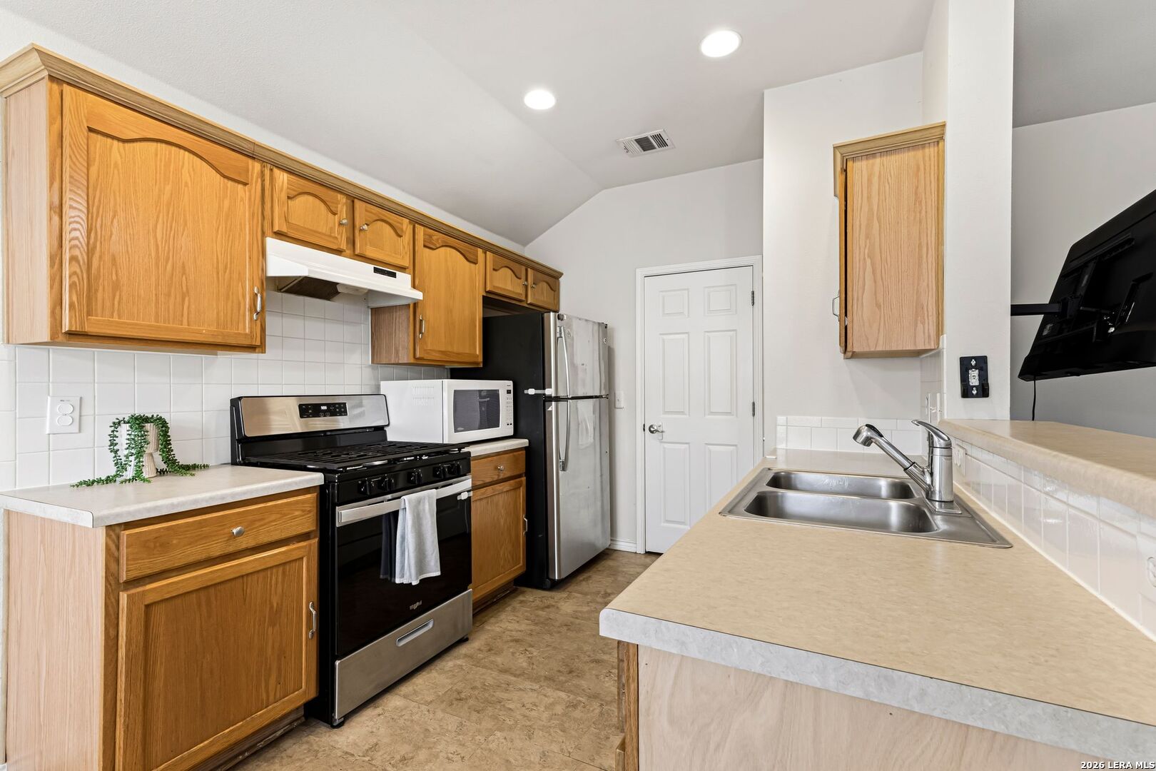 8426 Pigeonberry Drive Converse TX 78109