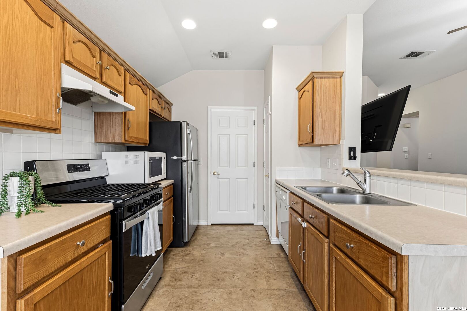 8426 Pigeonberry Drive Converse TX 78109