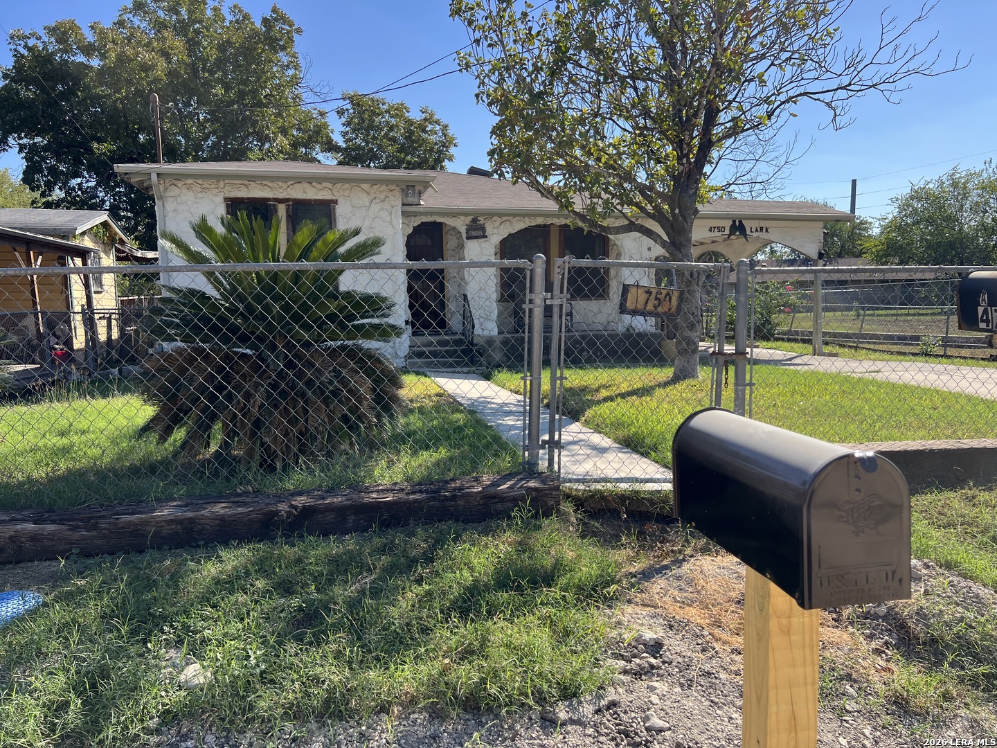 4750 Lark San Antonio TX 78228