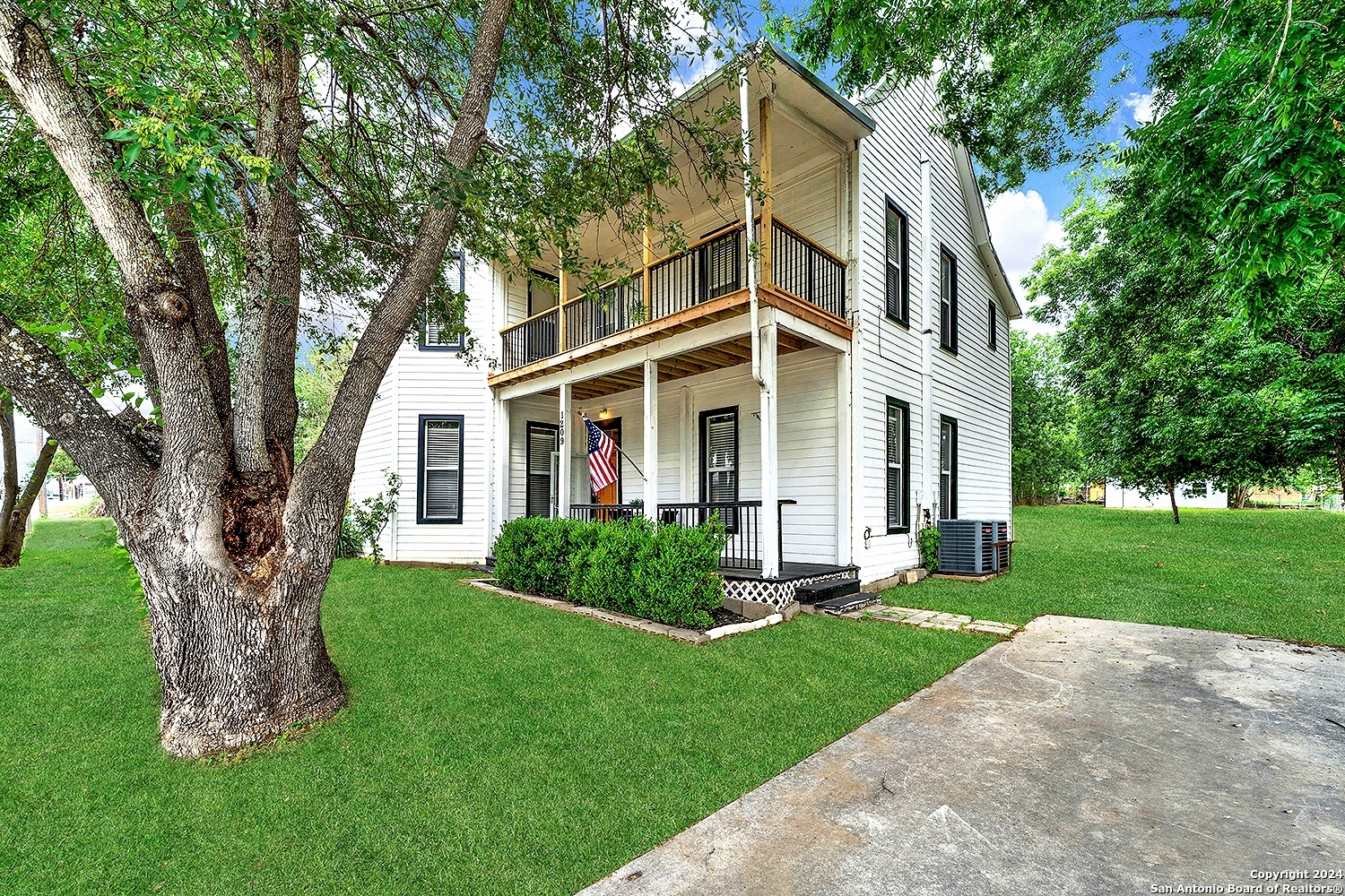 1209 C Street Floresville TX 78114