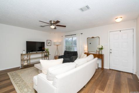 8903 Kenton Briar San Antonio TX 78240