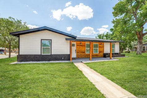 1105 Kathleen Street Pleasanton TX 78064