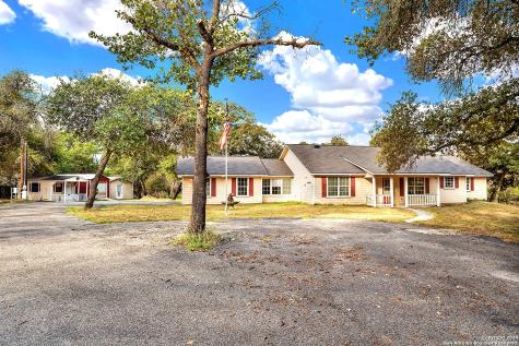 297 Saddle Lane Floresville TX 78114