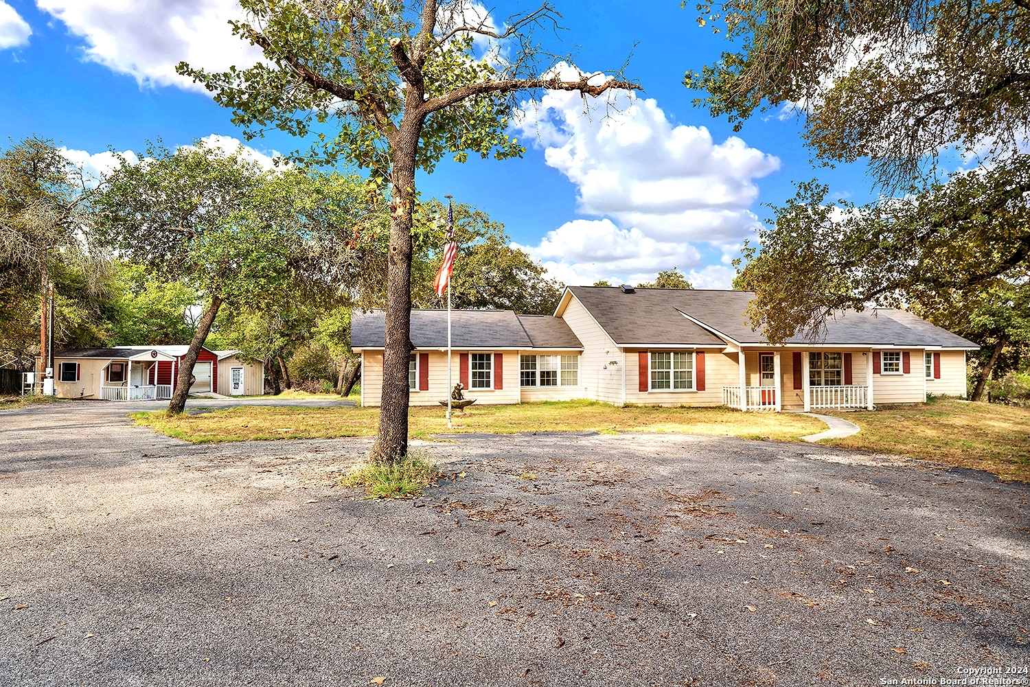 297 Saddle Lane Floresville TX 78114