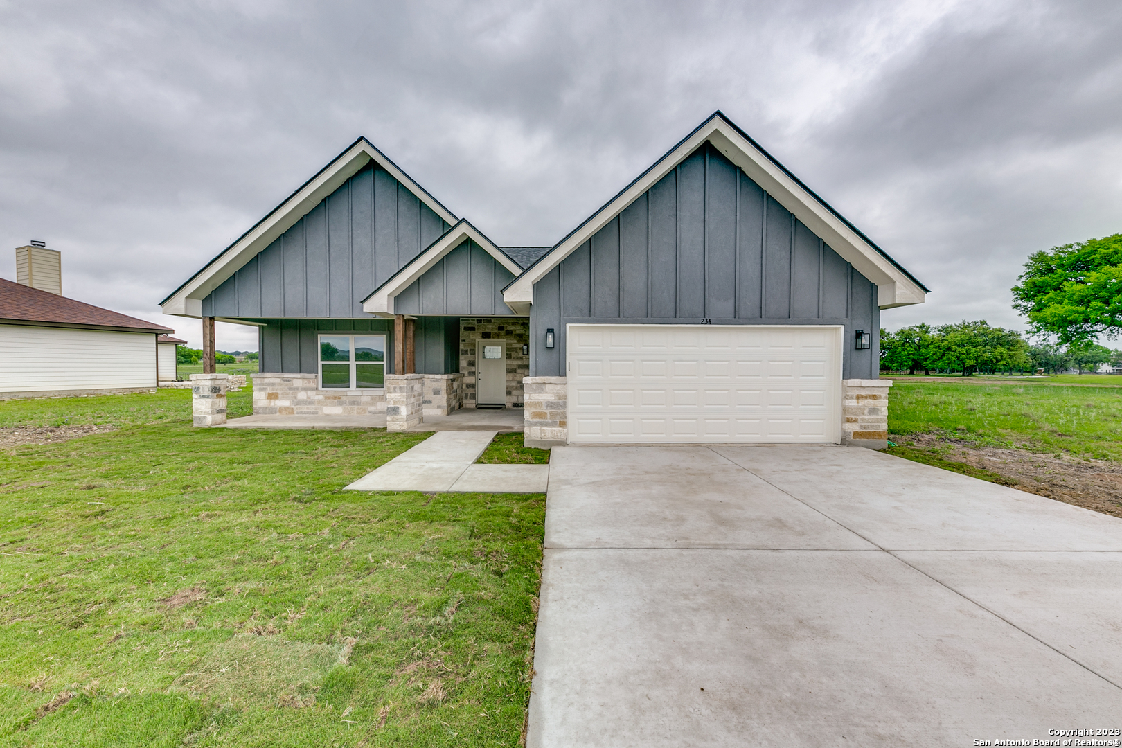 234 Tawny Oak Circle Bandera TX 78003