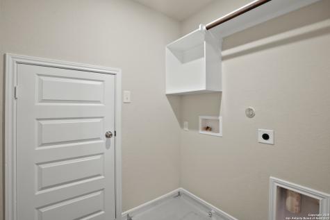8818 Black Oak Drive Elmendorf TX 78112