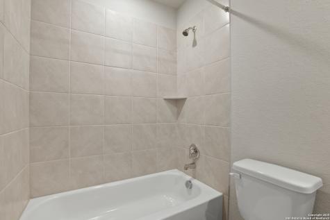 8818 Black Oak Drive Elmendorf TX 78112