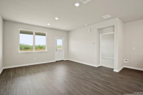 8818 Black Oak Drive Elmendorf TX 78112