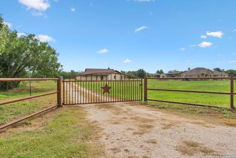 800 County Road 467 Stockdale TX 78160
