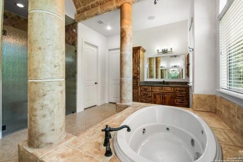 102 Arroyo Boerne TX 78006