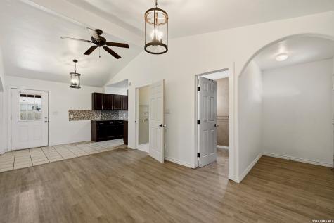 106 Wayfarer San Antonio TX 78242