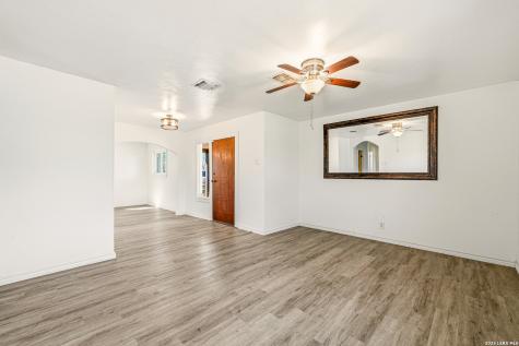 106 Wayfarer San Antonio TX 78242