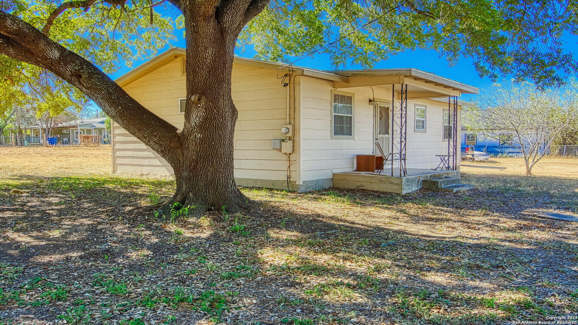 910 Plum Street Floresville TX 78114
