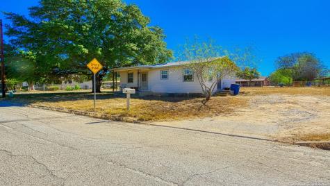910 Plum Street Floresville TX 78114