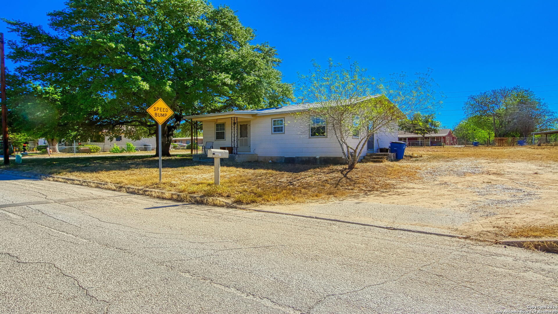 910 Plum Street Floresville TX 78114