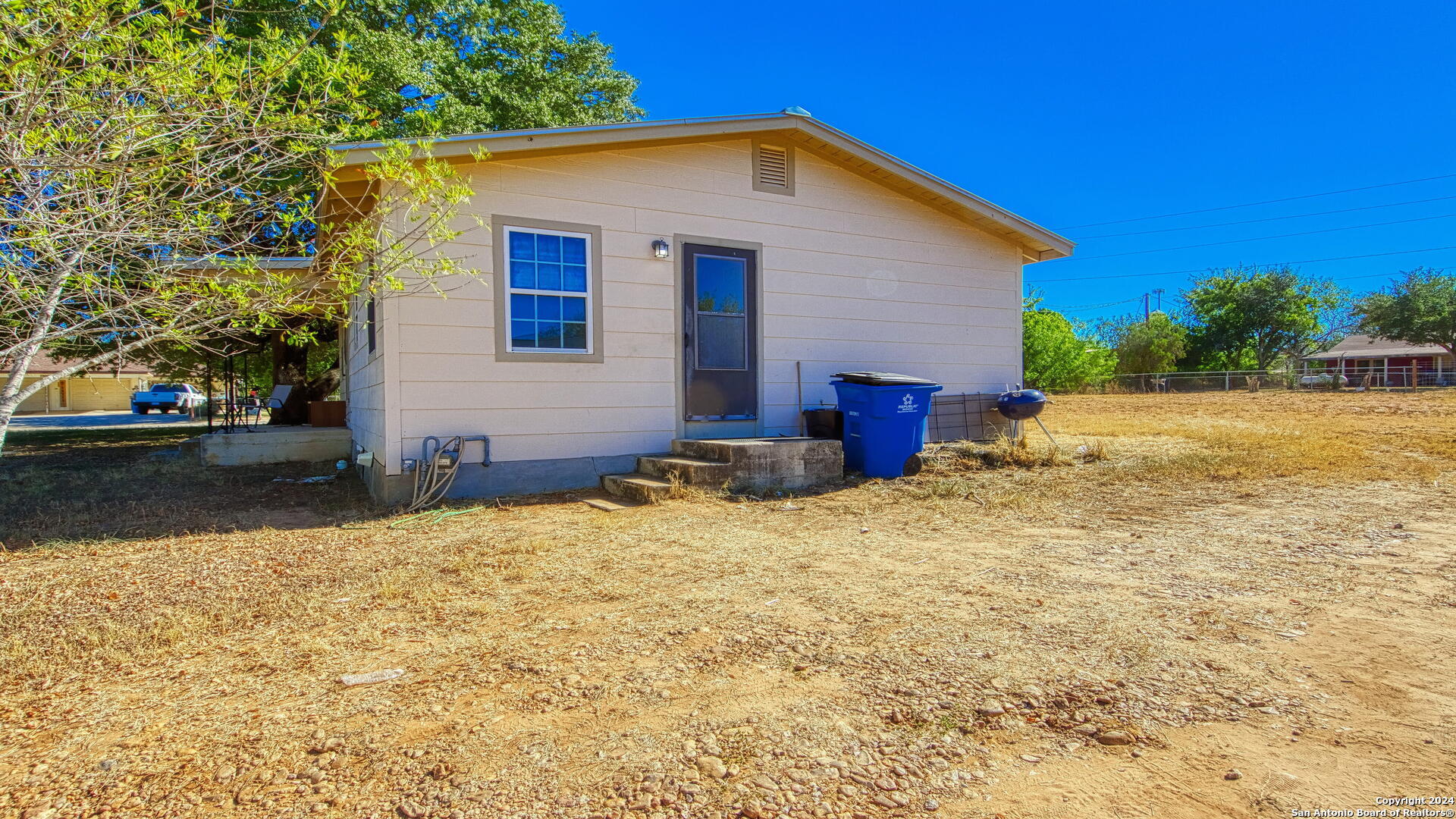 910 Plum Street Floresville TX 78114