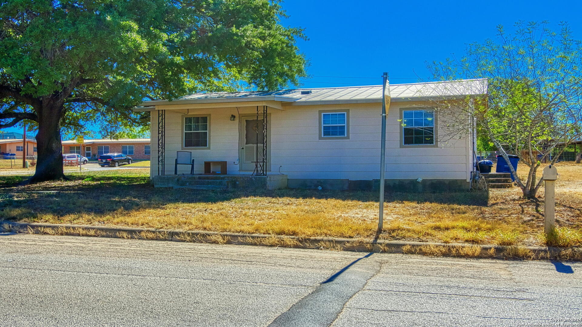 910 Plum Street Floresville TX 78114