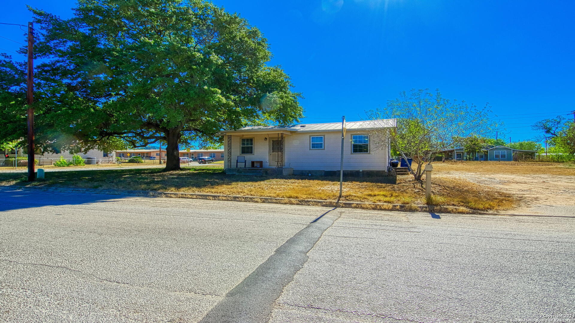910 Plum Street Floresville TX 78114