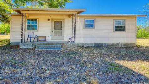 910 Plum Street Floresville TX 78114