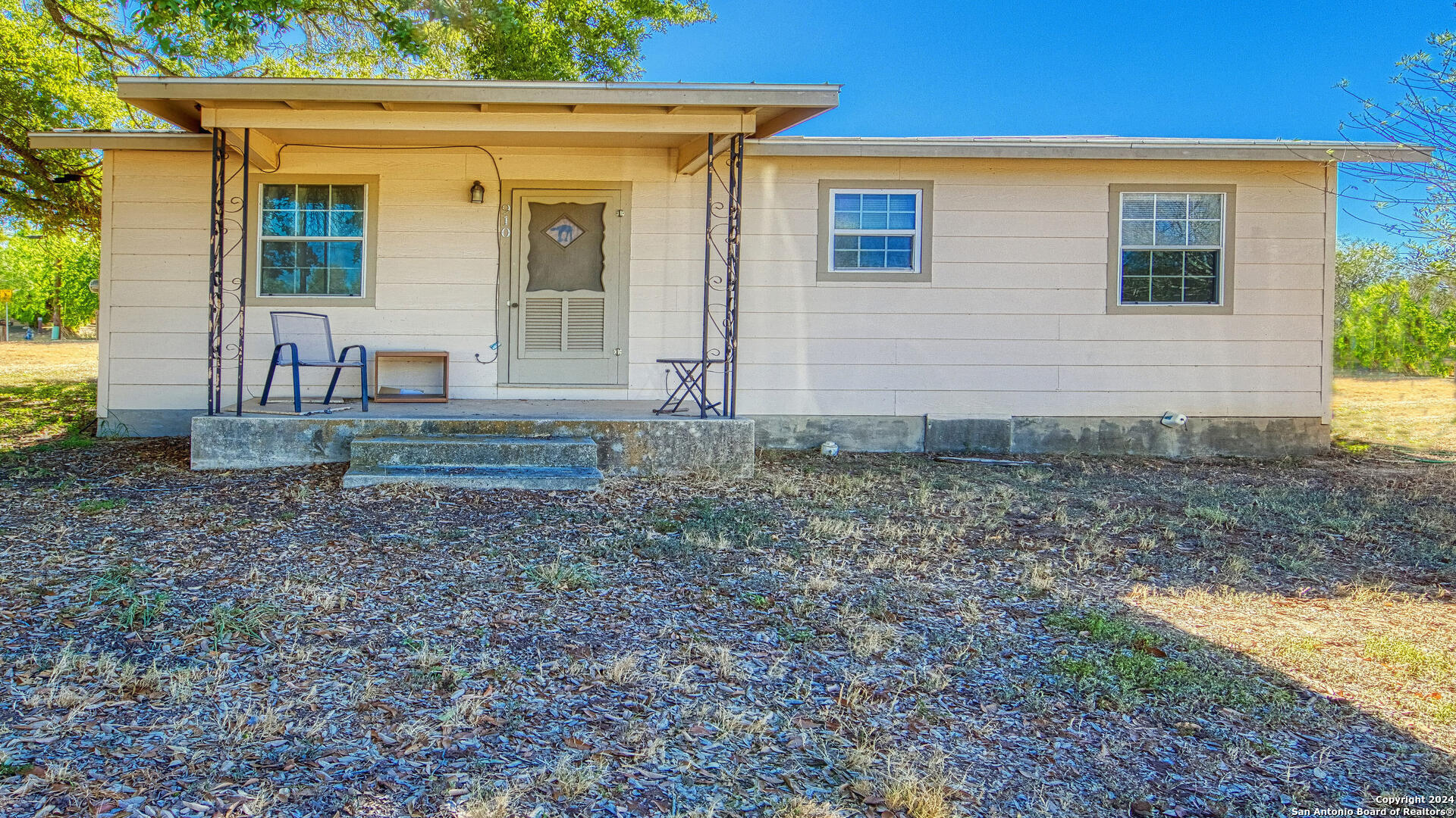 910 Plum Street Floresville TX 78114