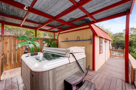 318 S Polly Peak Bandera TX 78003