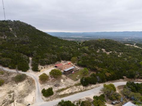 318 S Polly Peak Bandera TX 78003